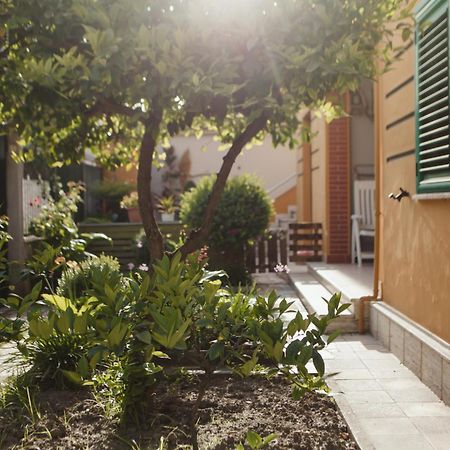 Rare Durres Apartment With Private Parking & Garden المظهر الخارجي الصورة