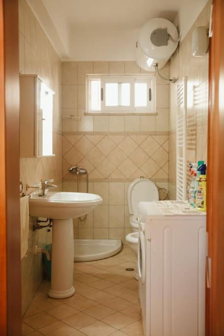 Rare Durres Apartment With Private Parking & Garden المظهر الخارجي الصورة