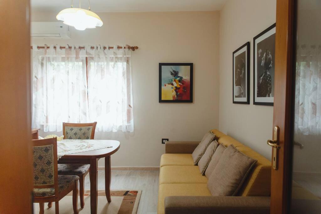 Rare Durres Apartment With Private Parking & Garden المظهر الخارجي الصورة