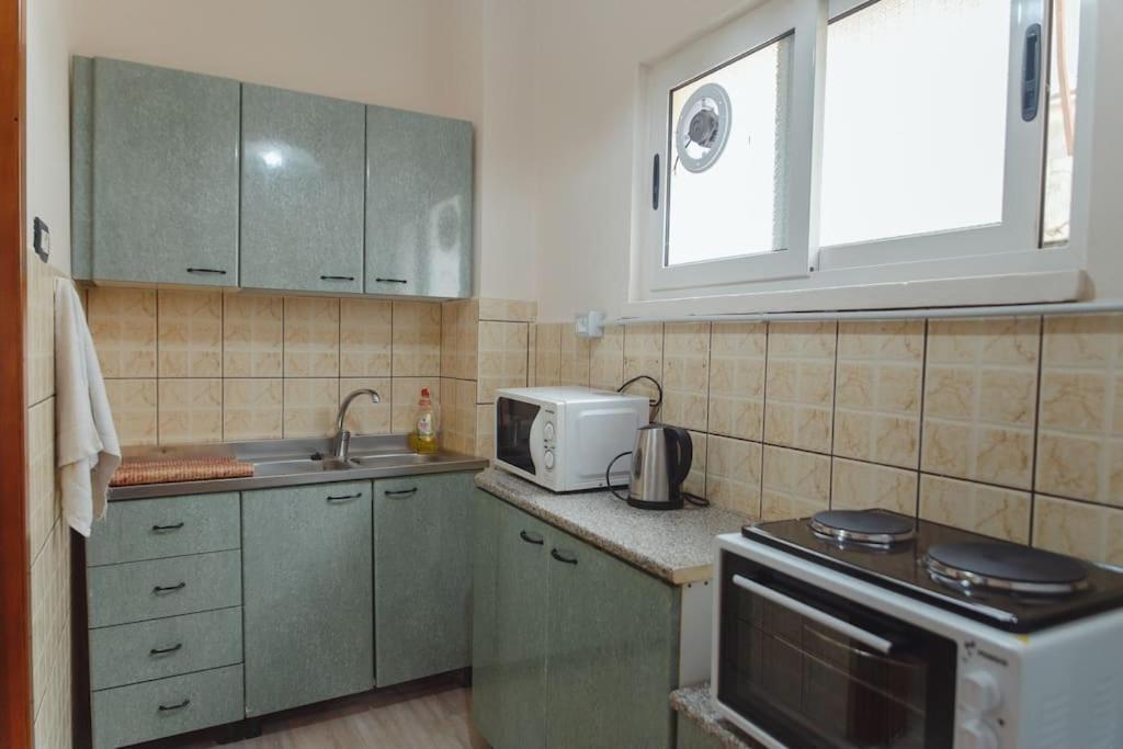 Rare Durres Apartment With Private Parking & Garden المظهر الخارجي الصورة